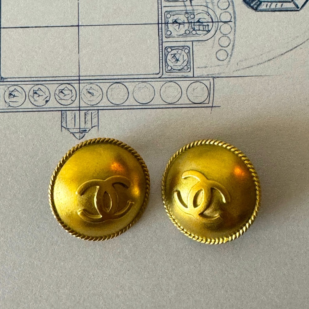 Chanel 24K Gold Plated Earrings in Excellent Condition